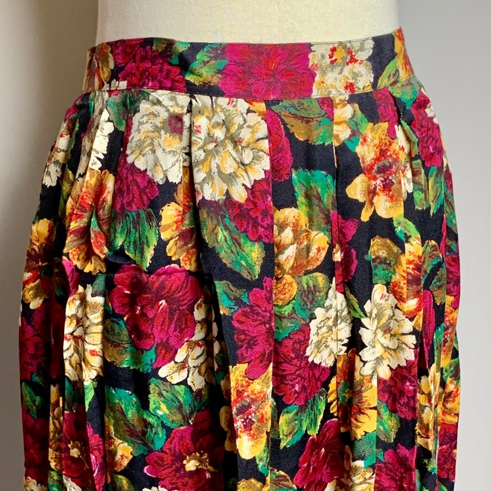 🍊Vintage Susan Bristol black floral skirt S
